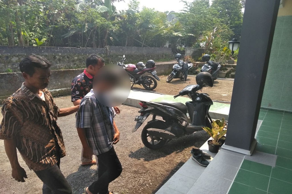 Bocah Dihukum Siraman Oli Derita Iritasi Mata