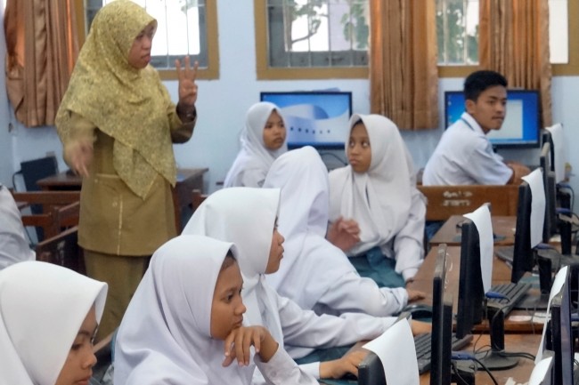 Jombang Kekurangan 1.926 Guru SD