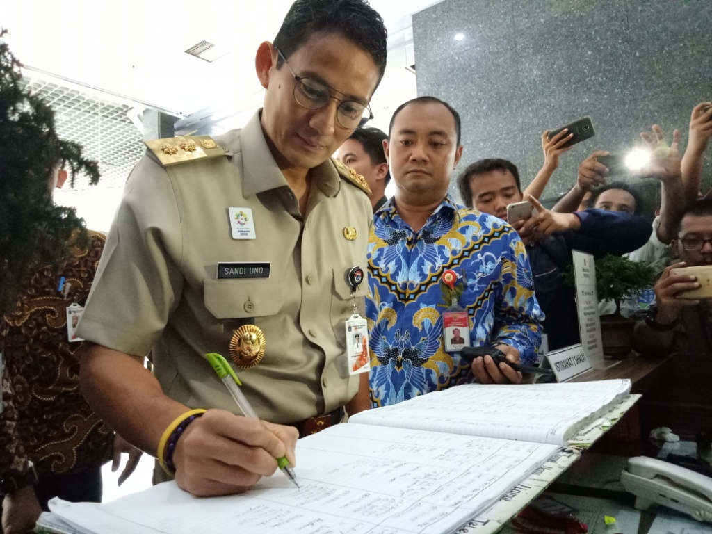 Sandi Imbau PNS DKI tak Mudik Pakai Mobil Dinas