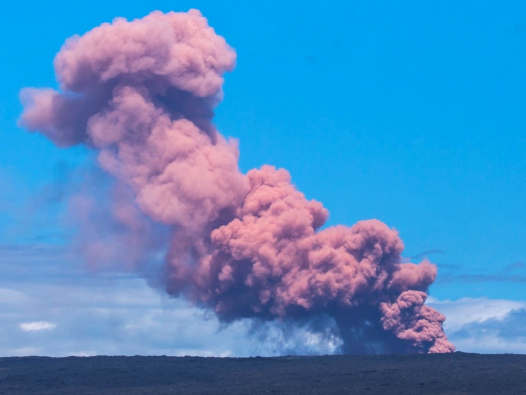 Gunung Meletus, Pemerintah Hawaii Evakuasi Warga ke Pantai