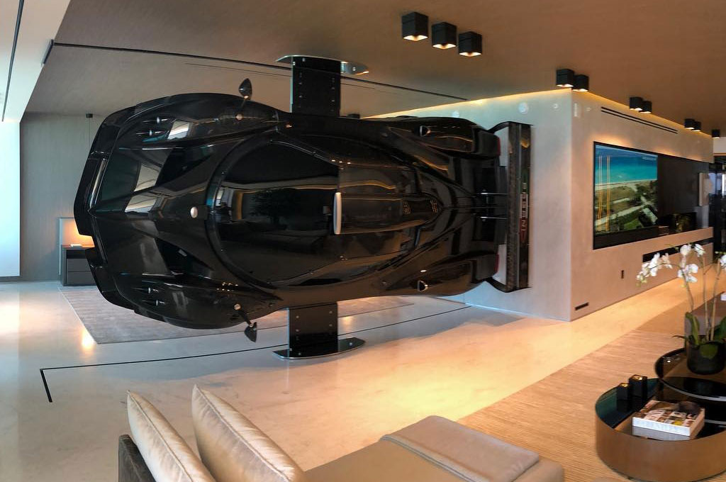 Pagani Zonda Revolucion jadi Hiasan Rumah