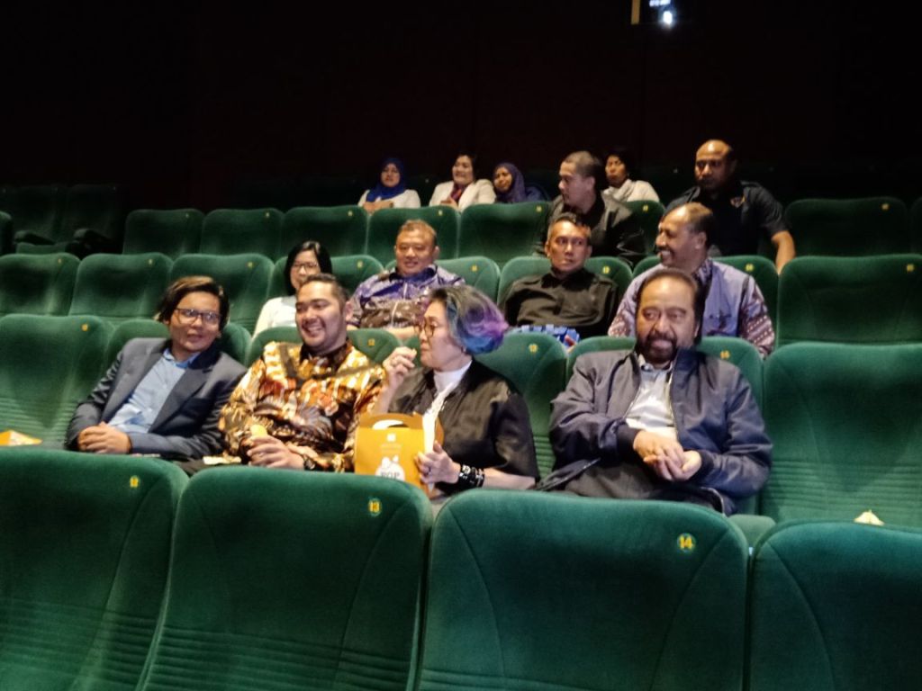 Surya dan Prananda Paloh Nonton Bareng Film Terbang: Menembus Langit