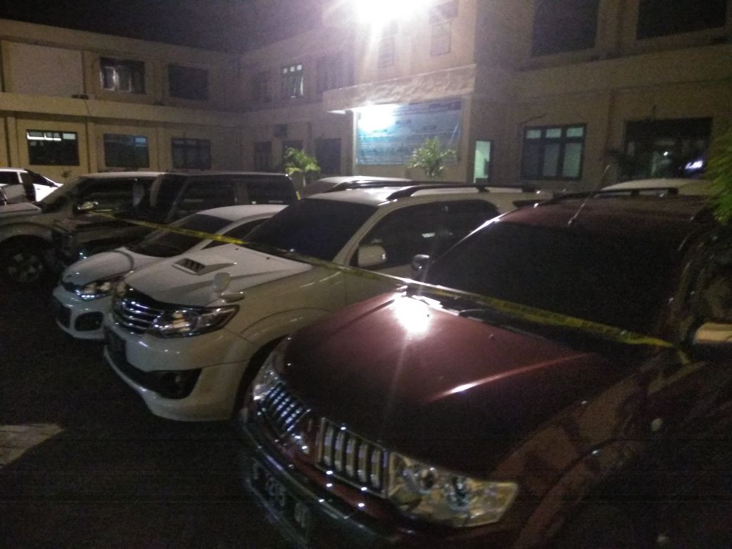KPK Sita 15 Mobil Diduga terkait Kasus Bupati Mojokerto