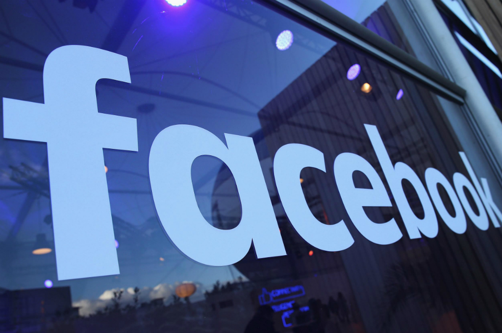 Facebook Pertimbangkan Versi Gratis Tanpa Iklan