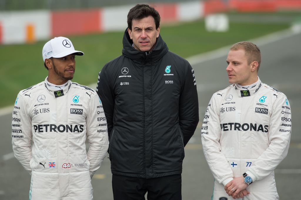 Mercedes Tepis Isu Rekrut Ricciardo