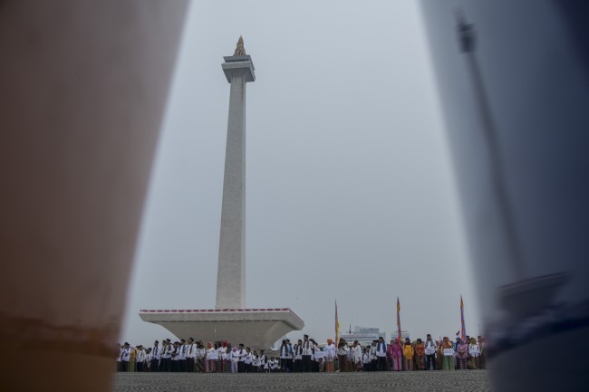 Anies Gagas Tarawih Akbar di Monas