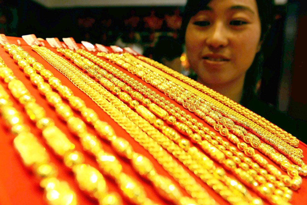 Penguatan Dolar AS Tekan Harga Emas Dunia