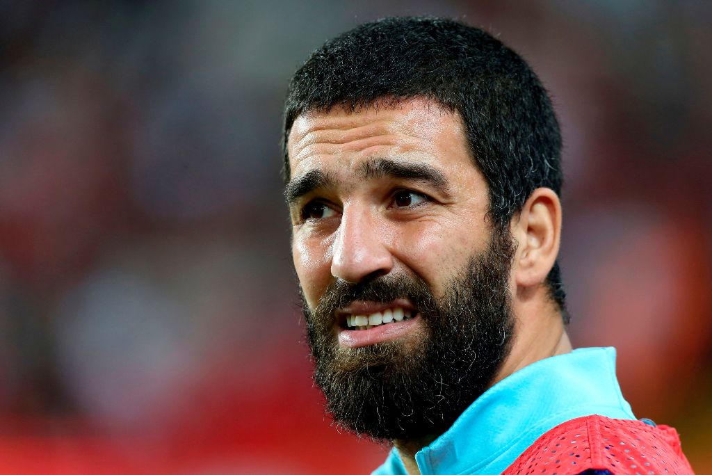 Serang Wasit, Arda Turan Diskors Setengah Musim
