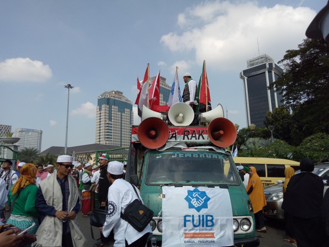 Massa Aksi Bela Palestina Padati Monas