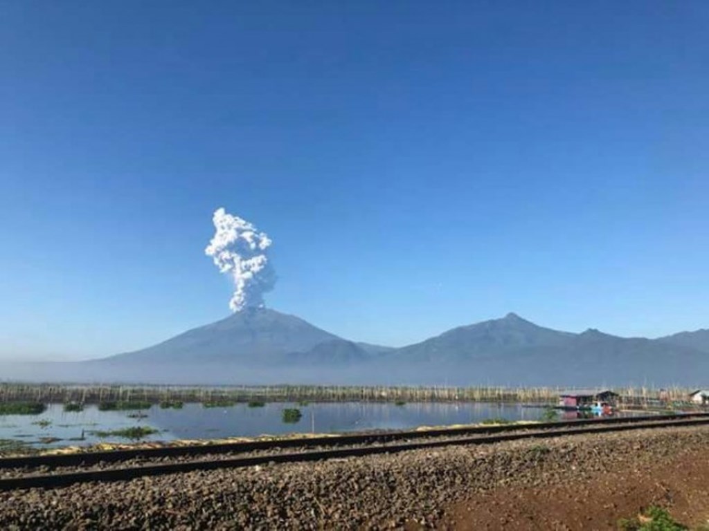 Jalur Pendakian Gunung Merapi Ditutup Sementara