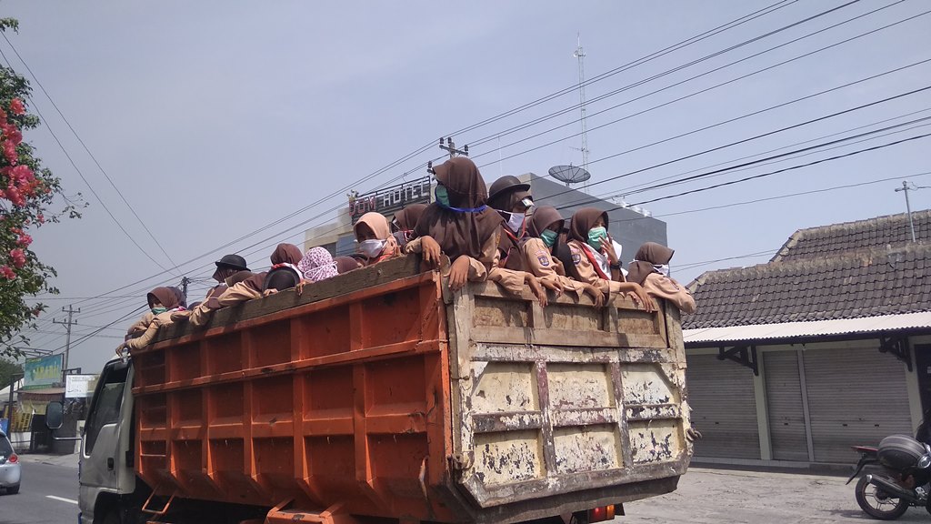 Warga Yogyakarta Diminta Waspada Abu Merapi