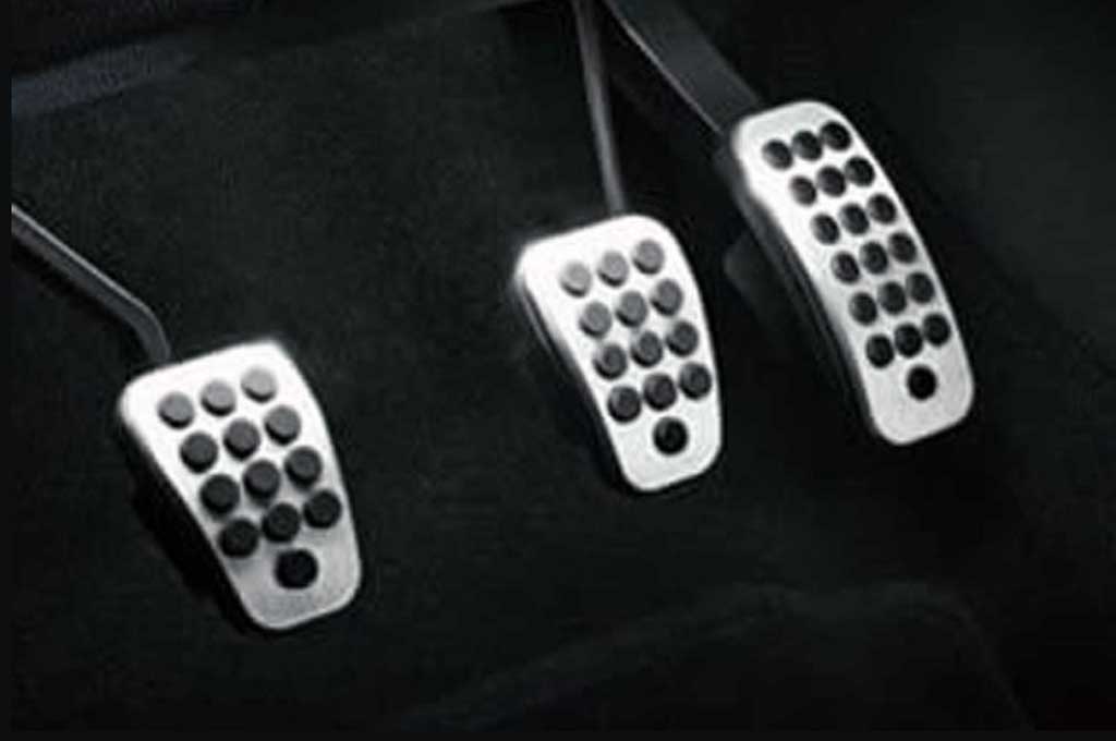 Pasang Pedal Set Mobil, Wajib Perhatikan Ini