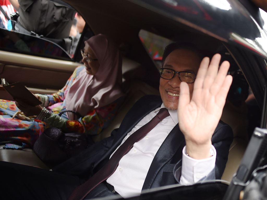 Teriakan Reformasi Mengiringi Kepulangan Anwar Ibrahim