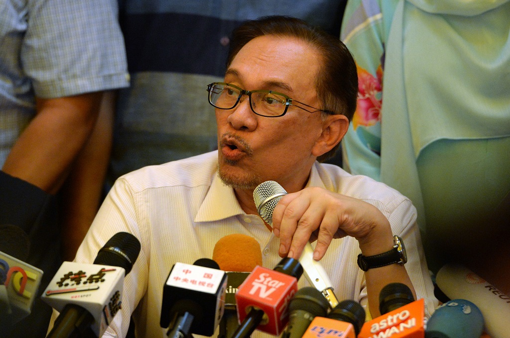 Anwar Ibrahim Tegaskan Dukung Penuh PM Mahathir