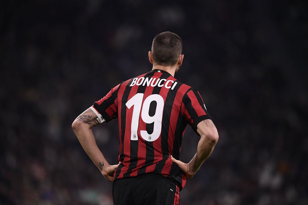 Mourinho Inginkan Bek AC Milan?