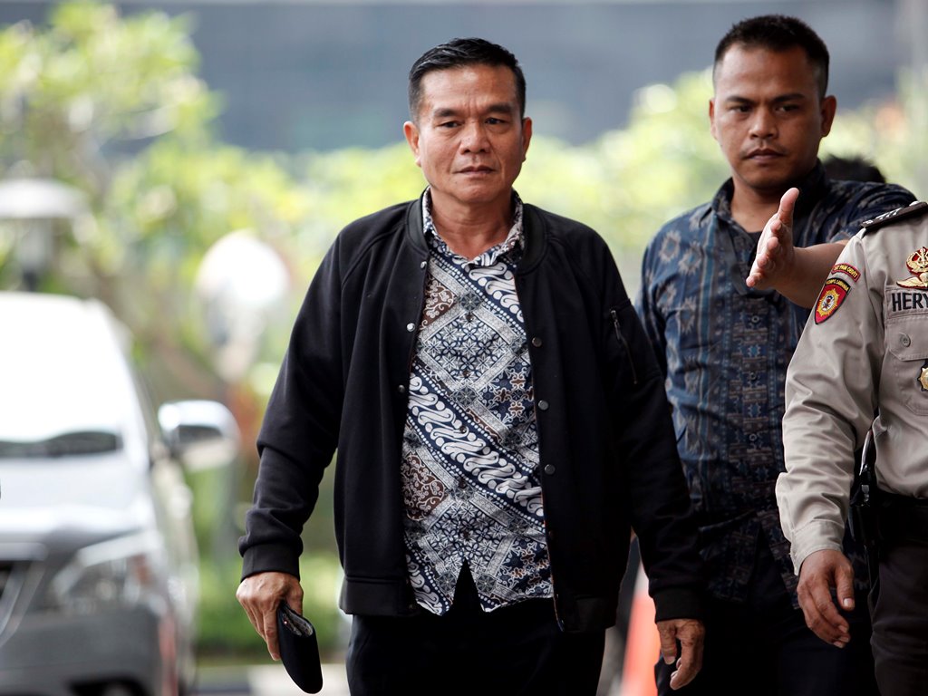 Bupati Bengkulu Selatan & Istri jadi Tersangka Suap