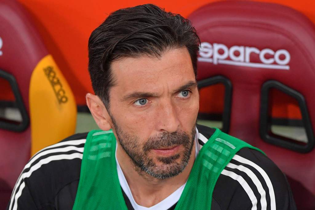 Akhir Pekan Ini, Buffon Bakal Gantung Sepatu?