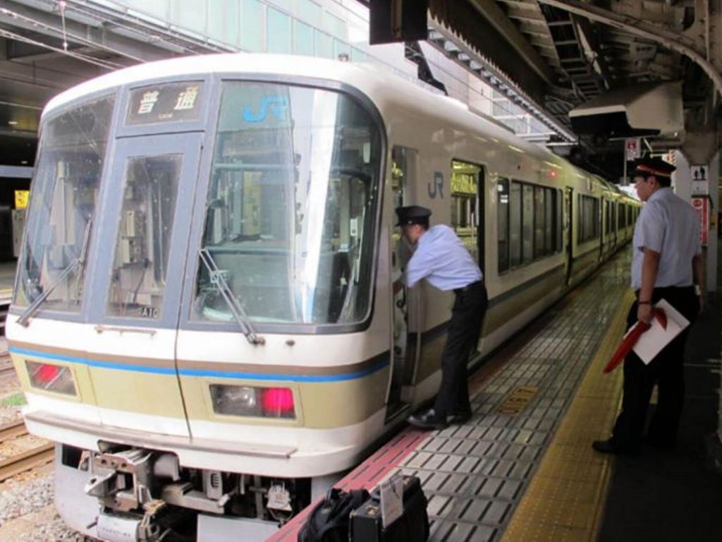 Kereta Terlalu Cepat 25 Detik, Perusahaan Komuter Minta Maaf