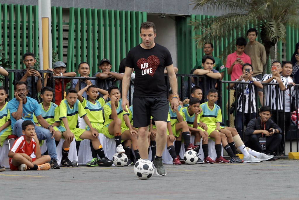 Del Piero Ajari Anak-Anak di Medan Teknik Mengecoh Lawan