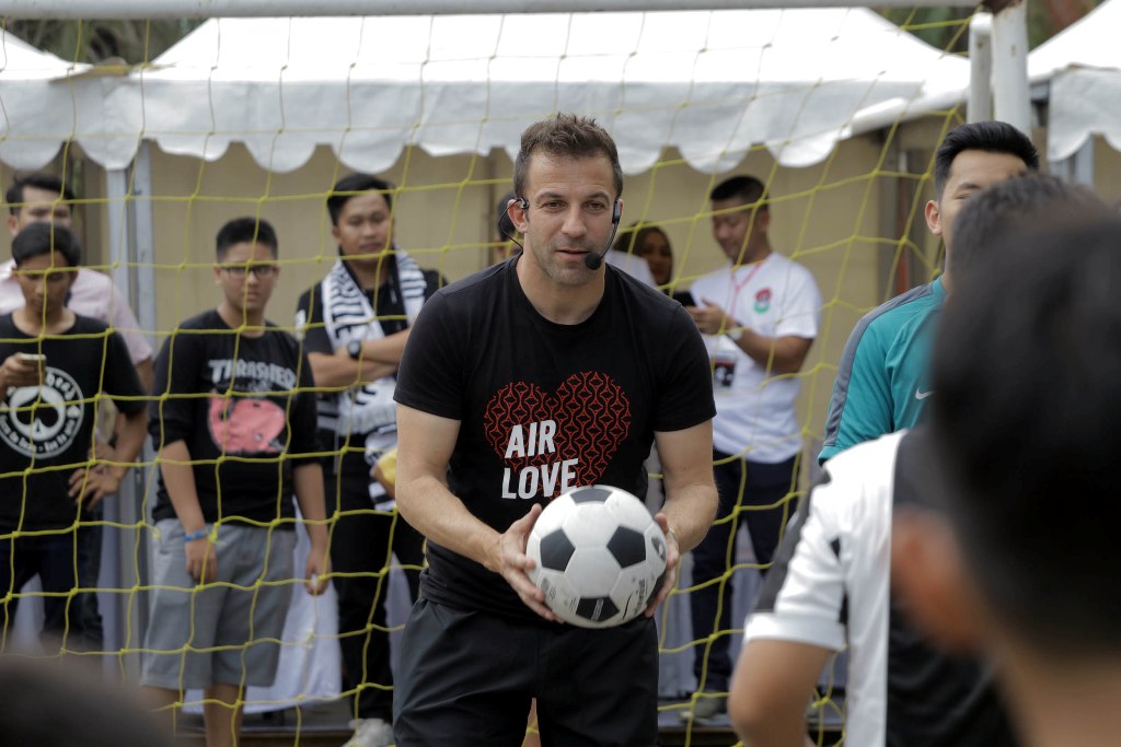 Aksi Teror Tak Ciutkan Nyali Del Piero Sambangi Indonesia