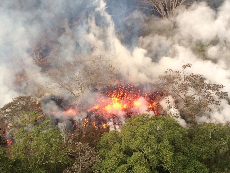 Gunung Kilauea Muntahkan Debu Hingga 10 Km ke Udara