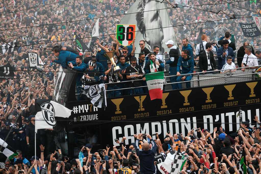 Bus Ultras Juventus Tabrak Saluran Listrik, Enam Orang Terluka