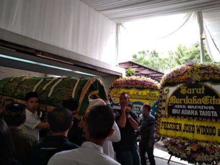 Suasana Duka Antarkan Adara Taista ke Peristirahatan Terakhir