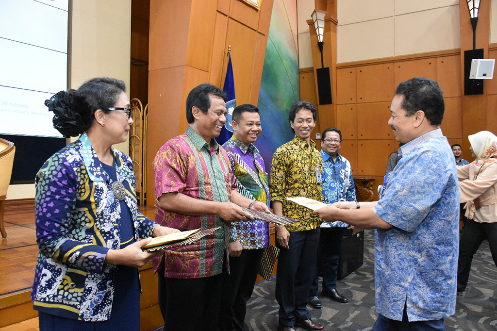 Serahkan Hasil UN, Kemendikbud Beri Provinsi Pesan Khusus