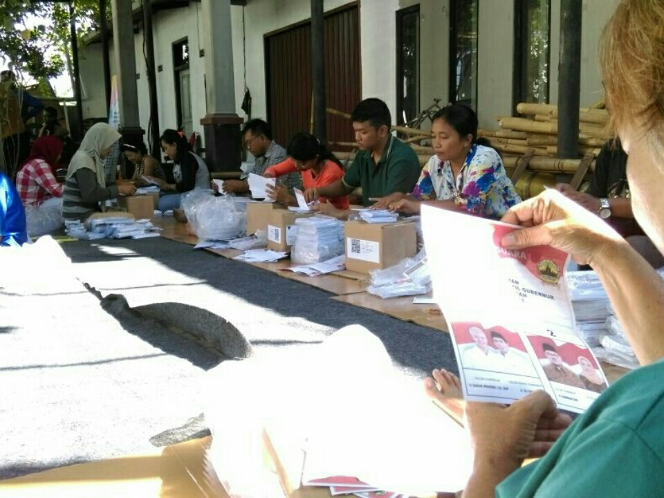 KPU Solo Lipat Surat Suara Pilgub Jateng