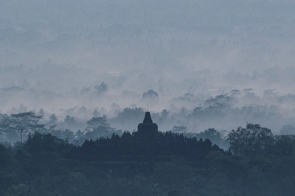 Candi Borobudur Terdampak Abu Merapi