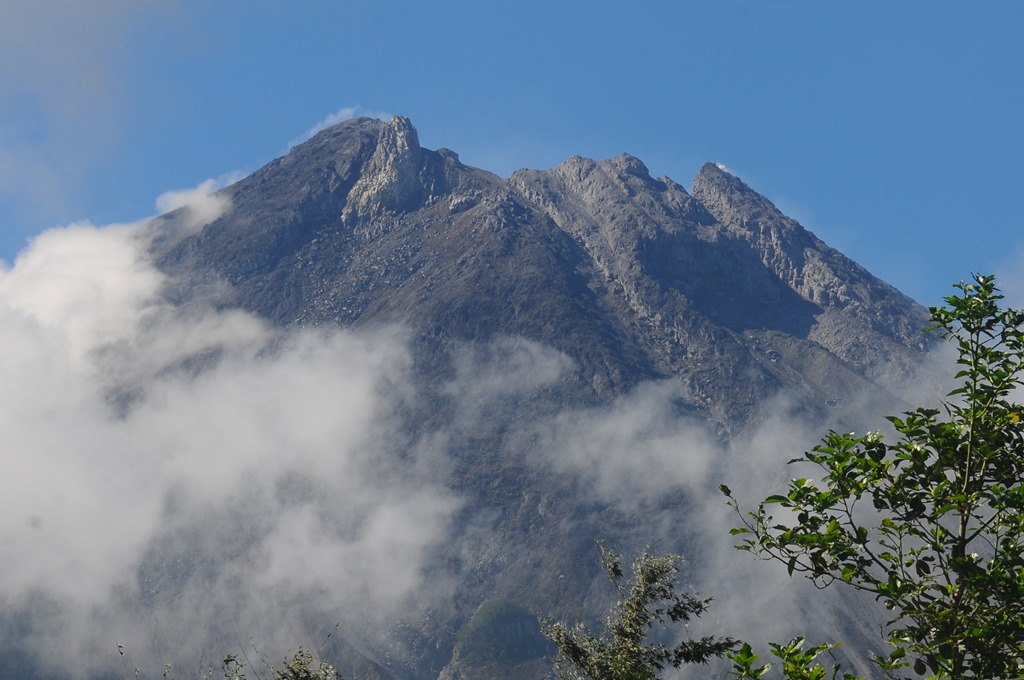 Raja Yogyakarta Sebut Warga Tahu Siklus Erupsi Merapi
