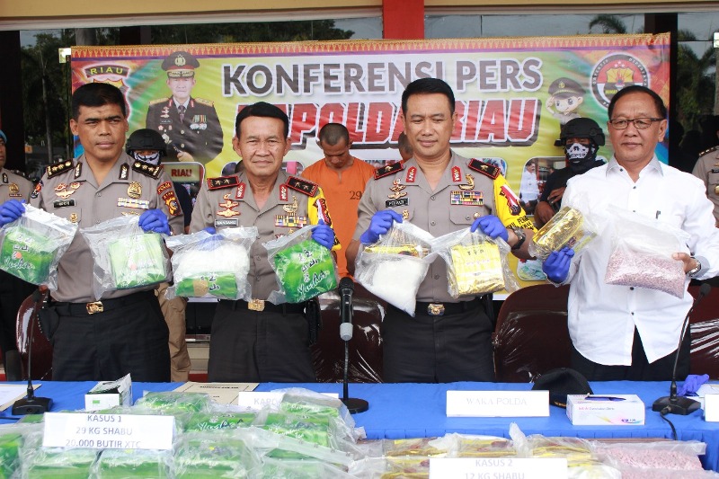 Peredaran 41 Kg Sabu dan 44 Ribu Butir Ekstasi Digagalkan