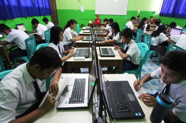 Nilai UN SMP Sederajat di Jatim Turun