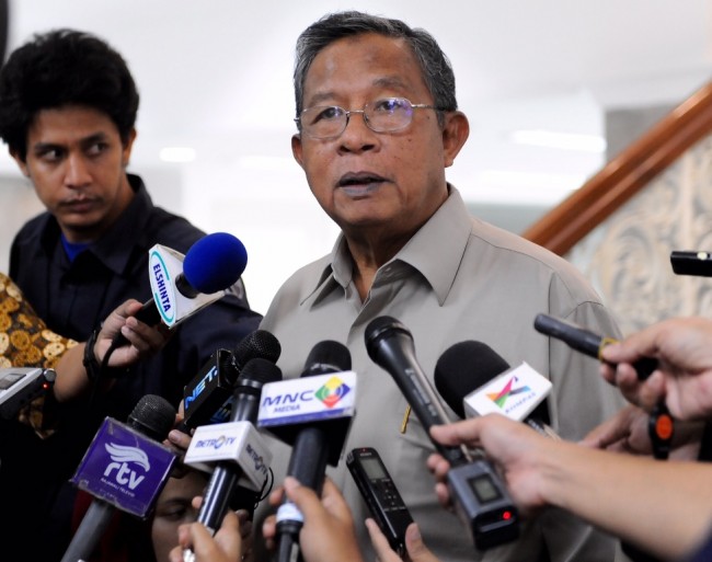 Darmin Minta Bulog Turunkan Harga Beras Operasi Pasar