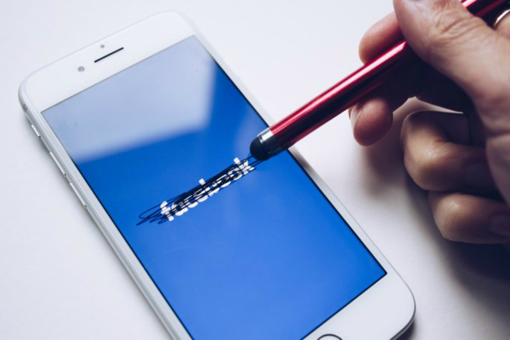 Google dan Facebook Salah Gunakan GDPR?