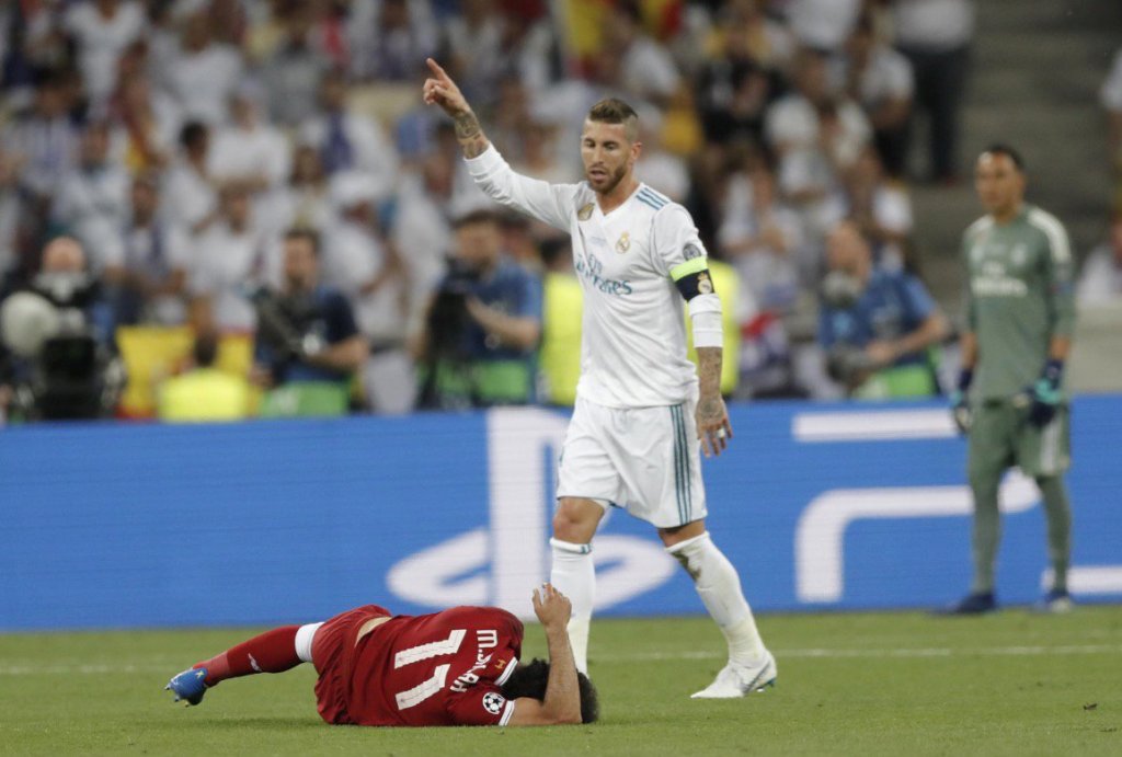 Mohamed Salah Cedera, Sergio Ramos Dihujat