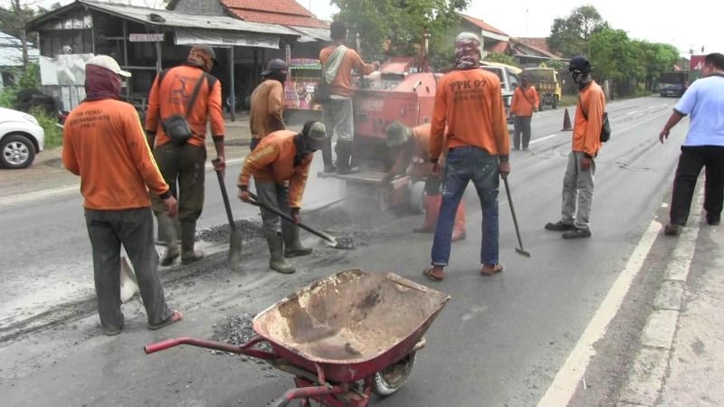 Jalur Pantura Pemalang Diperbaiki Jelang Arus Mudik