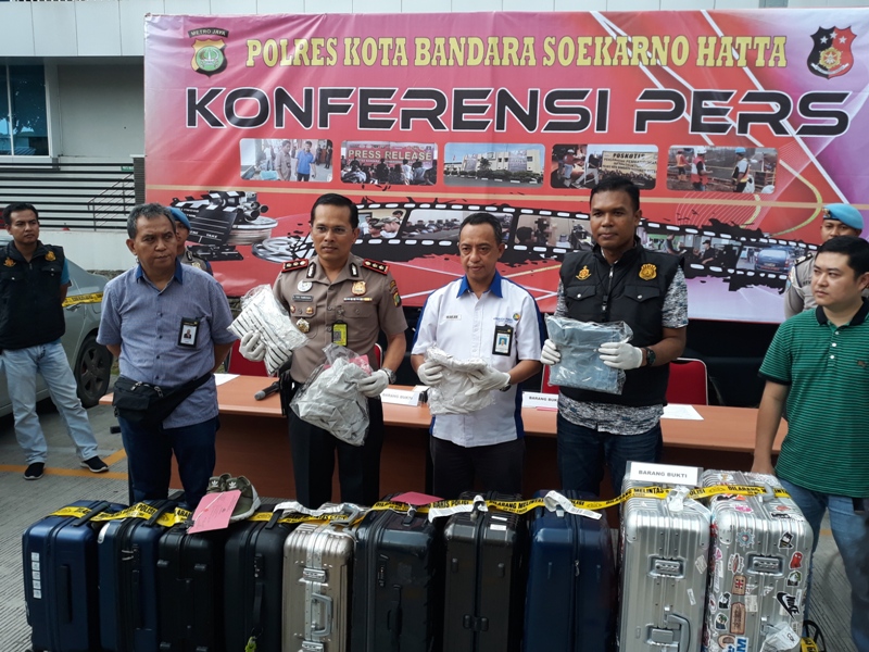 Remaja ini Curi Koper untuk Dikoleksi