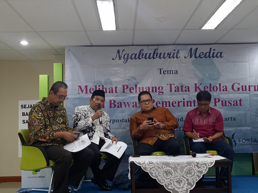Rasio Guru Mewah, Distribusi Lemah