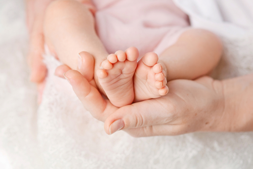 Bau Kaki pada Bayi, Normal atau Tidak?