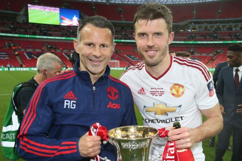 Giggs dan Carrick Dinilai Bisa Menggantikan Mourinho