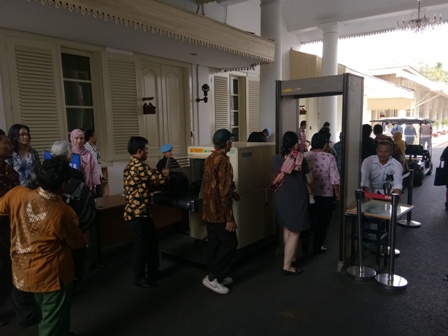Jokowi Didesak Tuntaskan Kasus Pelanggaran HAM