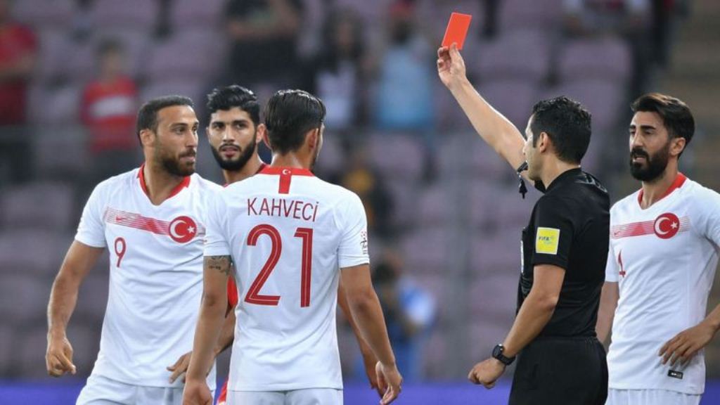 Striker Turki Minta Maaf Usai Konfrontasi dengan Suporter