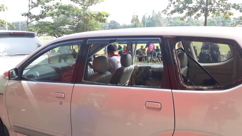 Dikira Jakmania, Bonek Rusak Mobil Panpel PS Tira