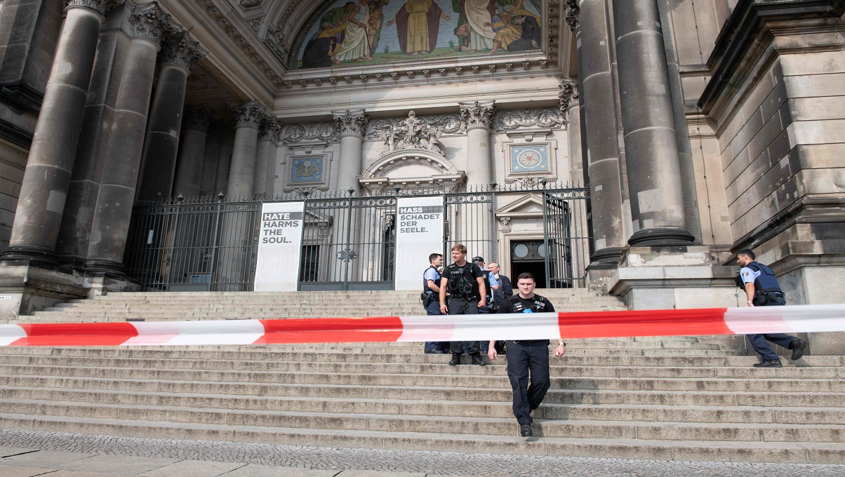 Polisi Tembak Pria Berpisau di Gereja Berlin