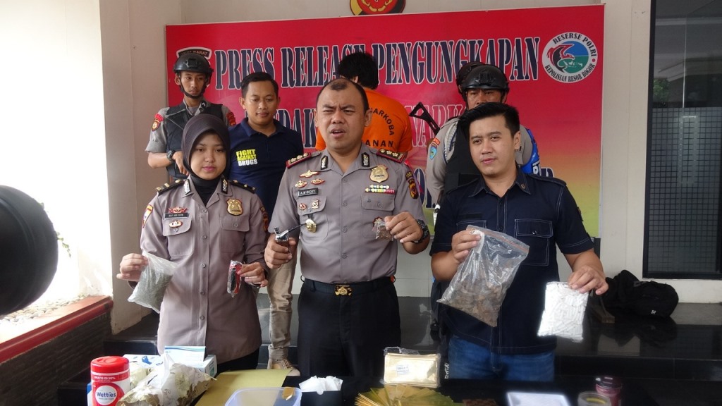 Pengedar Ganja Berkedok Pengobatan Herbal Ditangkap
