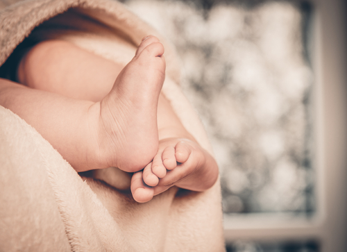 Tips Menghilangkan Bau pada Kaki Bayi