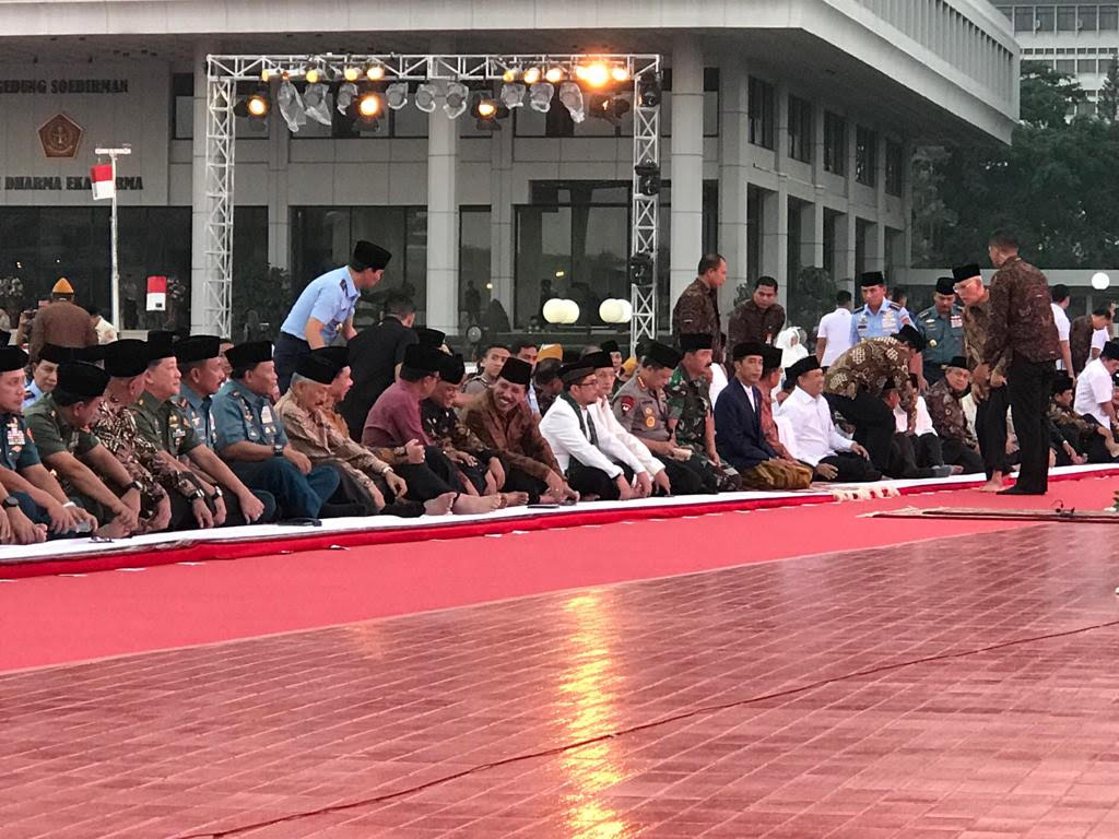 Jokowi: Rakyat Gembira TNI-Polri Solid
