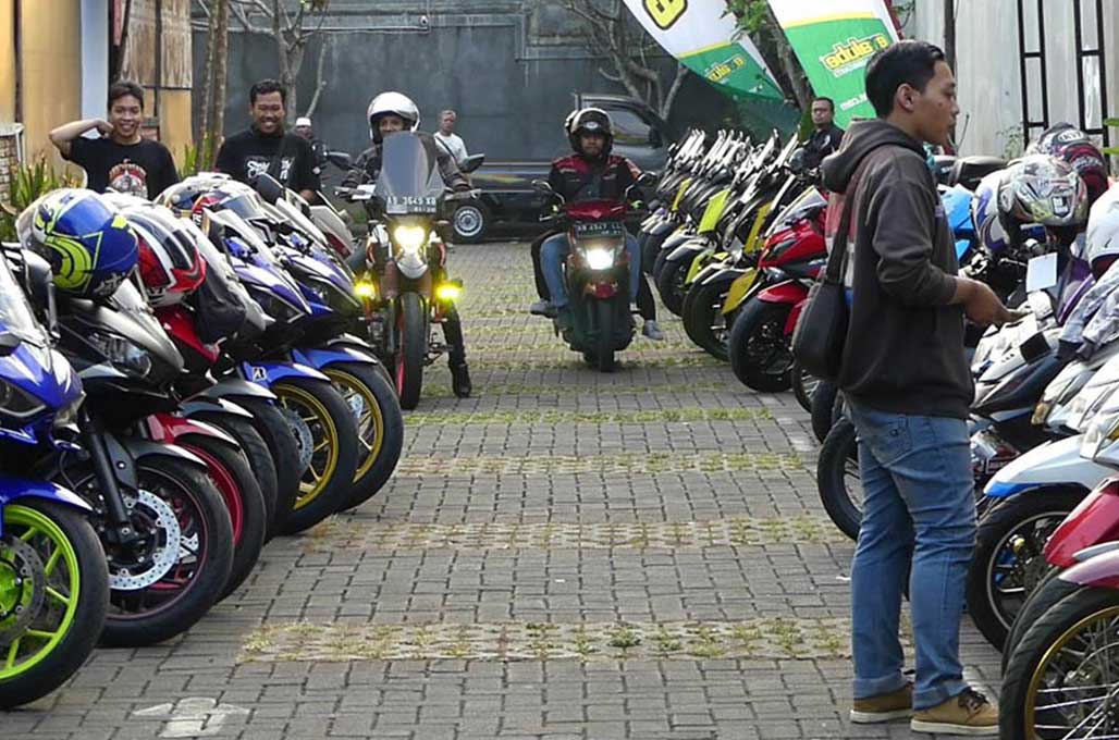 Ratusan <i>Bikers</i> Bandung dan Yogyakarta Sambangi Dhuafa