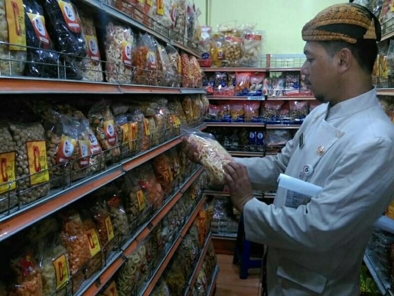 Makanan Tanpa Izin dan Kedaluwarsa Beredar di Solo